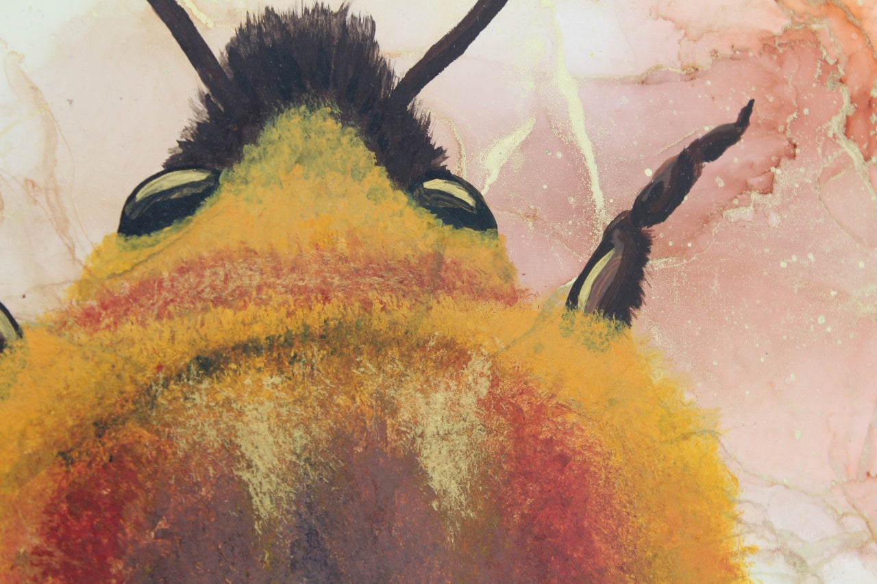 Ackerhummel | Kunstwerk aus Alkoholtinte & Acrylfarbe mit Goldhighlights | Original auf Leinwand